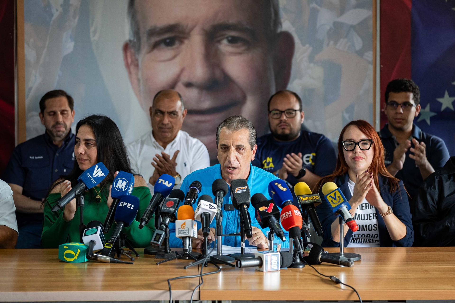 Coalición antichavista exige a la Fiscalía investigar ataque contra María Corina Machado