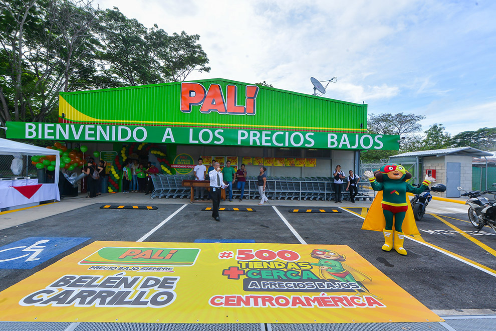 Walmart considera salida de Nicaragua para enfocarse en Costa Rica, Guatemala y México
