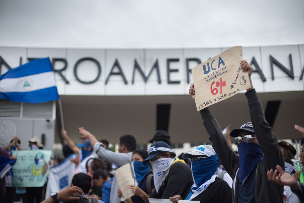 Estudiantes de la UCA “notifican” a la Policía que vuelven a las calles por el 6%