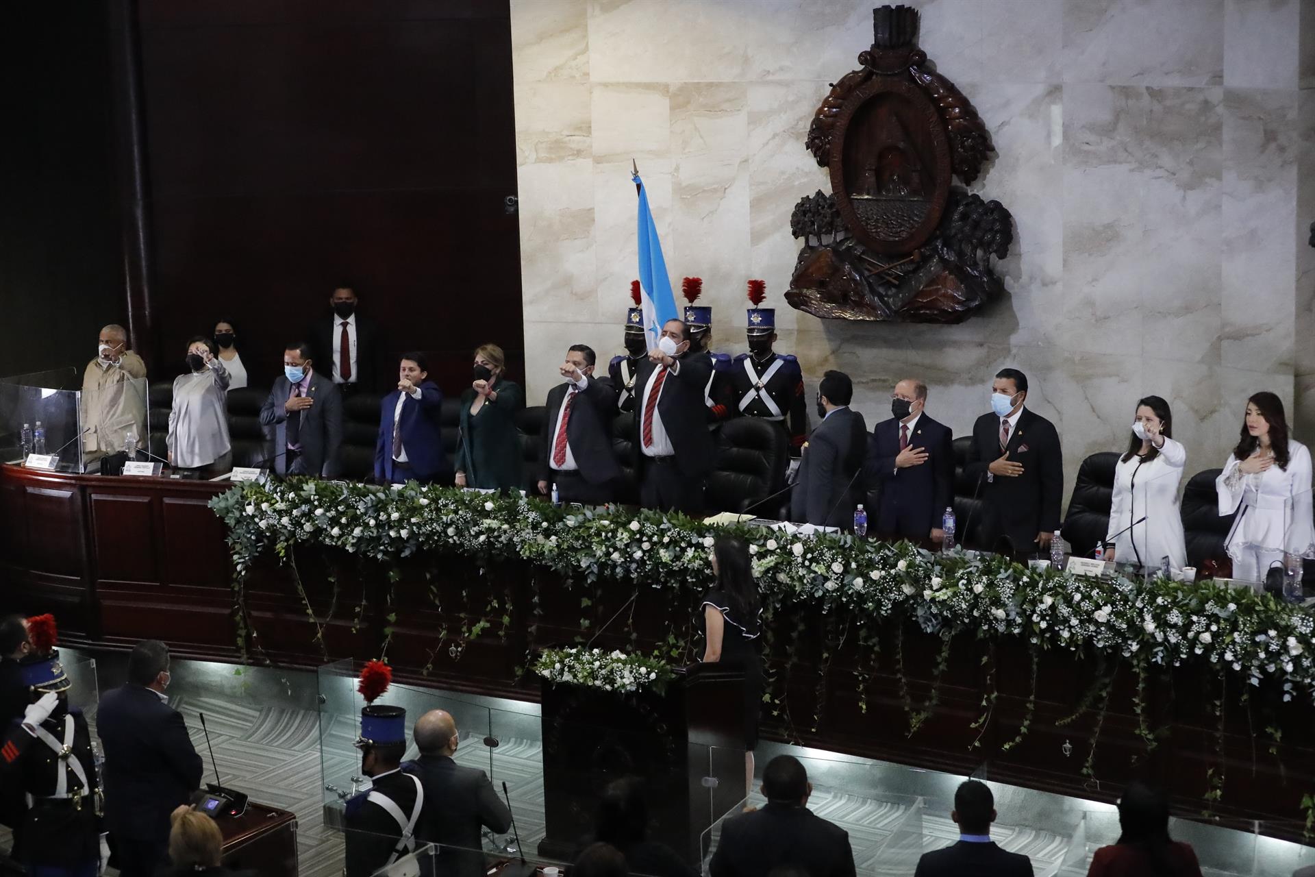 El Parlamento de Honduras se instala con dos directivas y sin salida a la crisis