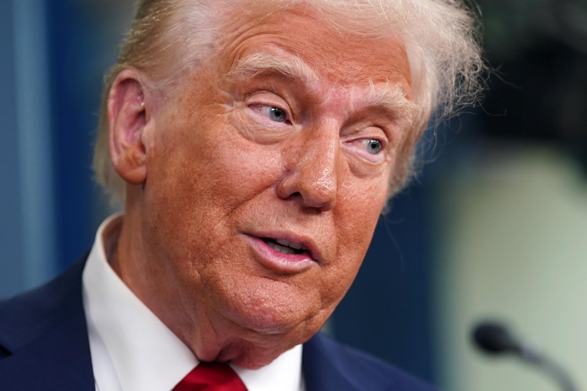 Donald Trump mantiene su plan de aranceles contra México y Canadá y los concretará este jueves