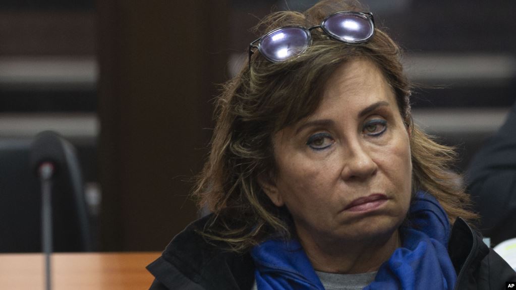 Ex primera dama de Guatemala es enviada a la cárcel y espera juicio