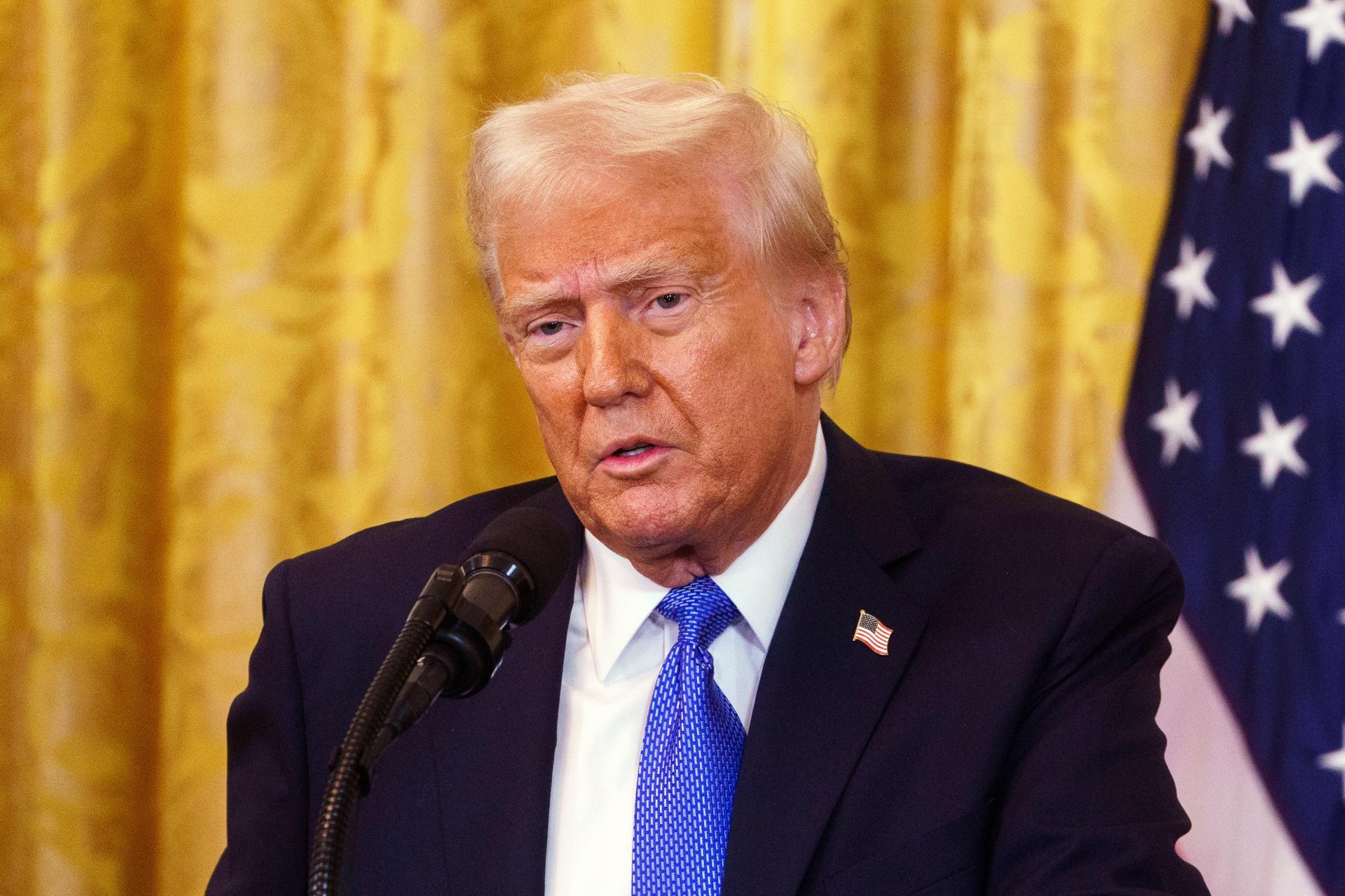 Organizaciones religiosas demandan a Trump por ordenar redadas migratorias en las iglesias