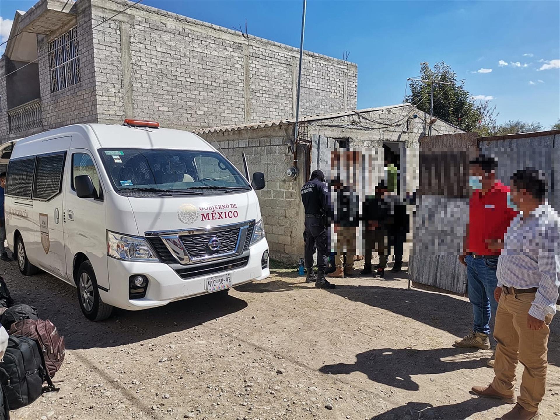 Agentes hallan a 65 migrantes, entre ellos nicaragüenses, en casa de seguridad en centro de México