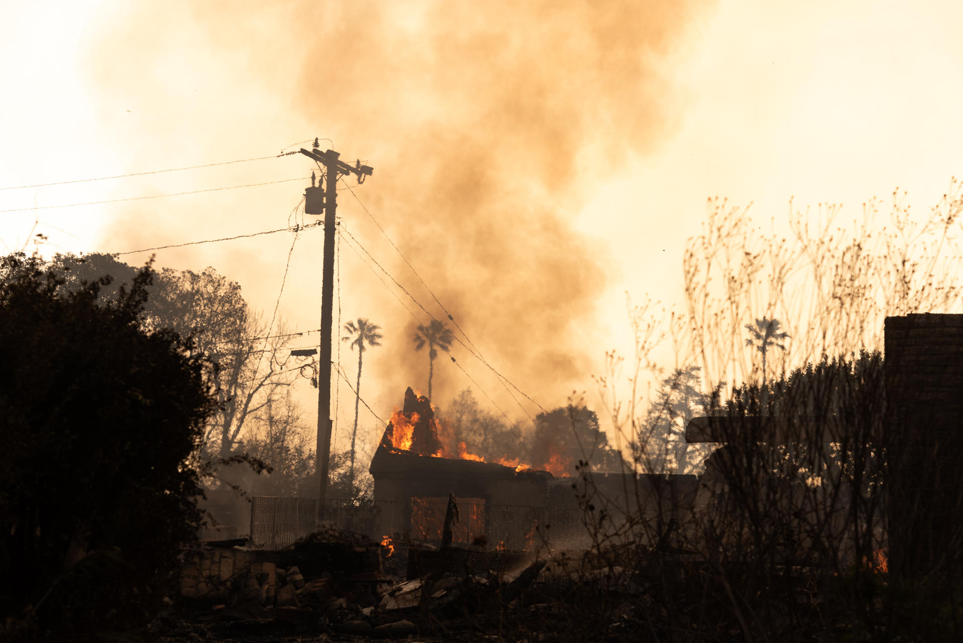 En qué se diferencian los incendios por viento de California con los de «sexta generación»