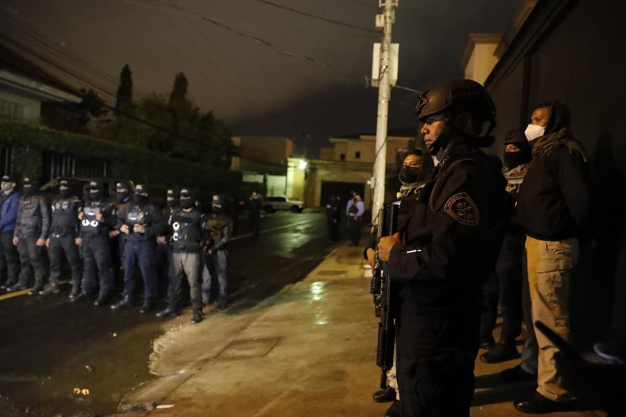Fuerzas de seguridad rodean la residencia del expresidente hondureño Juan Orlando Hernández