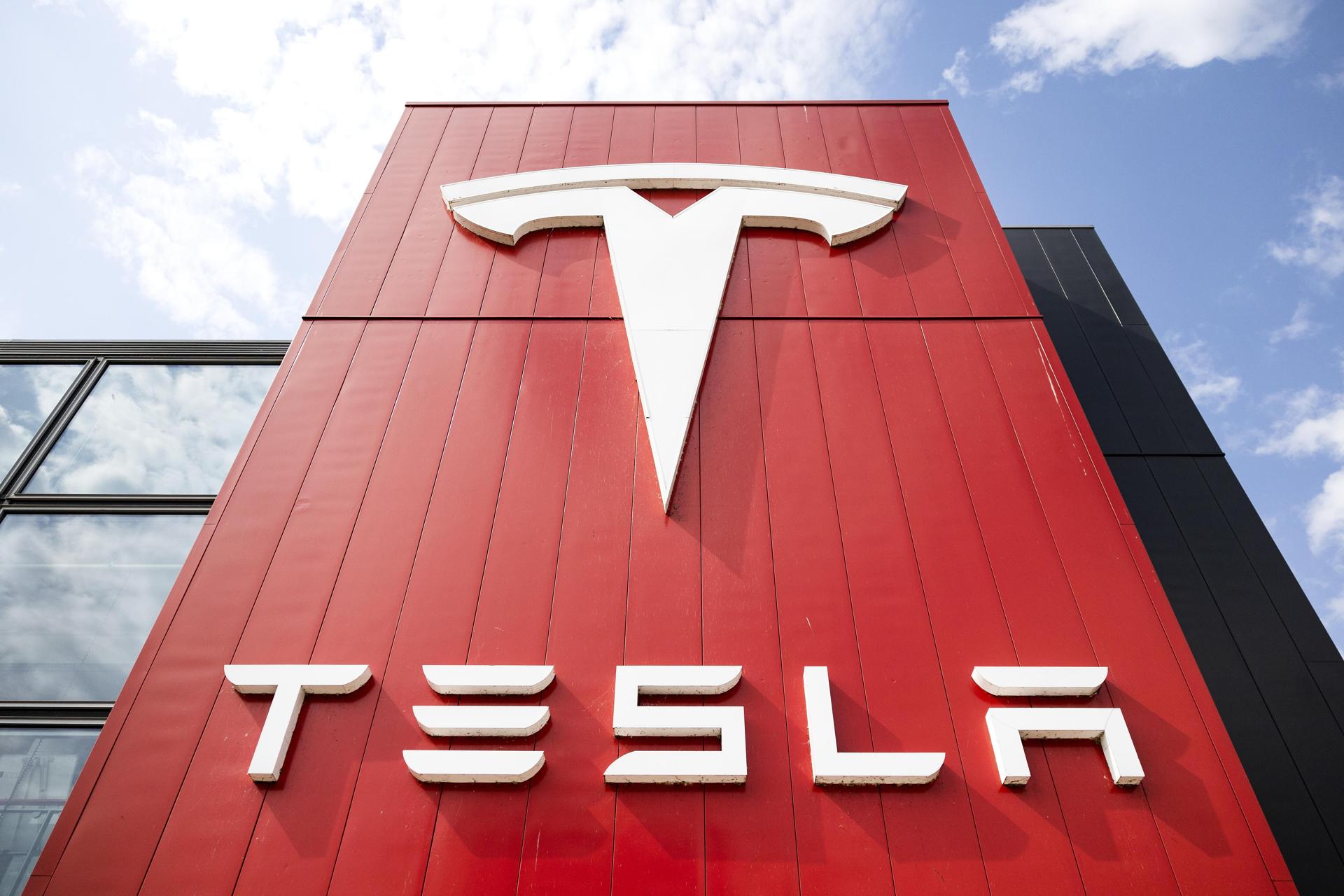 Tesla cae más de un 6 % tras anuncio de Elon Musk de un nuevo partido político en EE.UU.