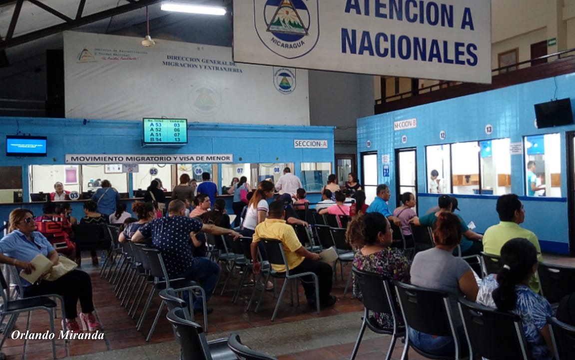 Migración sube 86% el precio de formularios y se embolsará más de un millón al mes