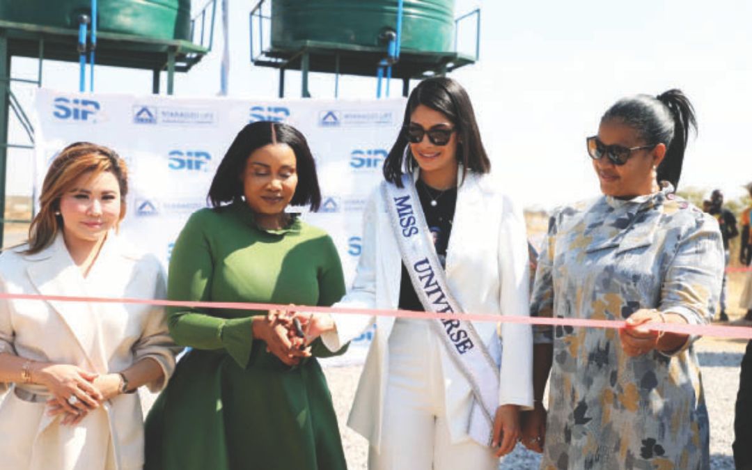 La embajadora de Nicaragua en Zimbabue junto a Sheynnis Palacios, luego de los ataques del régimen