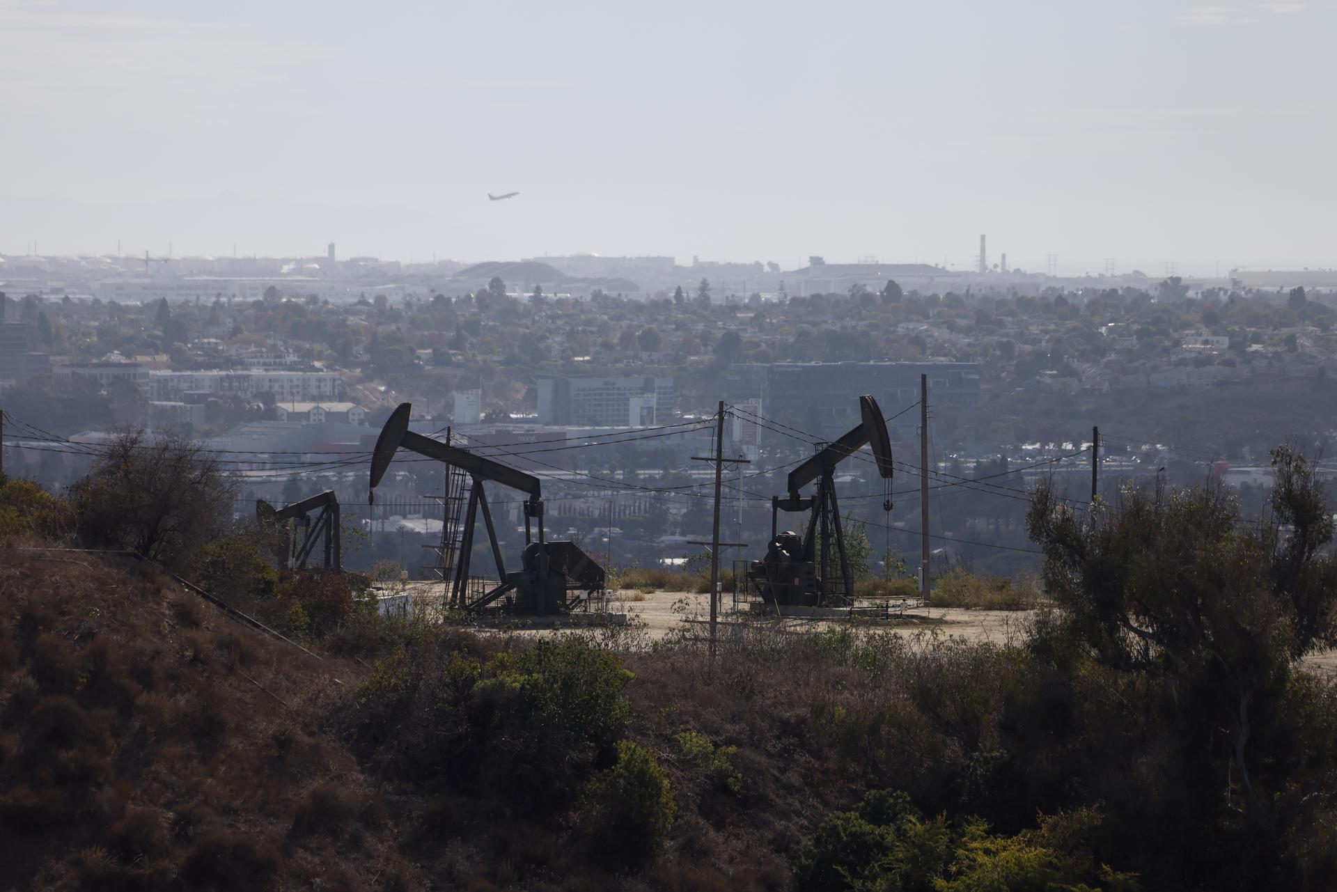 El petróleo de Texas se dispara un 6,28 % en primera sesión tras inicio de guerra en Irán
