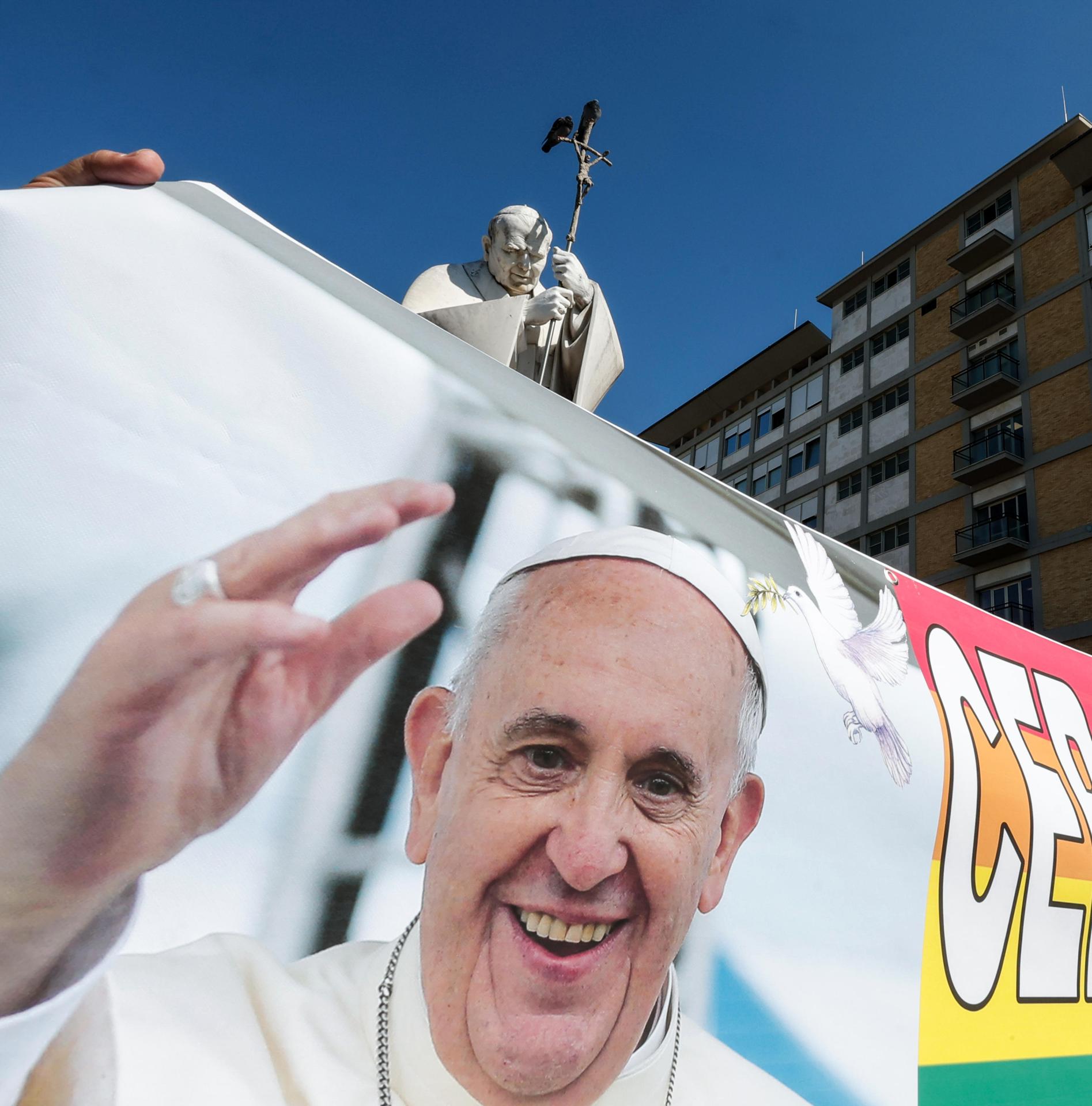 El papa se estabiliza y muestra buenos parámetros después de tres semanas hospitalizado