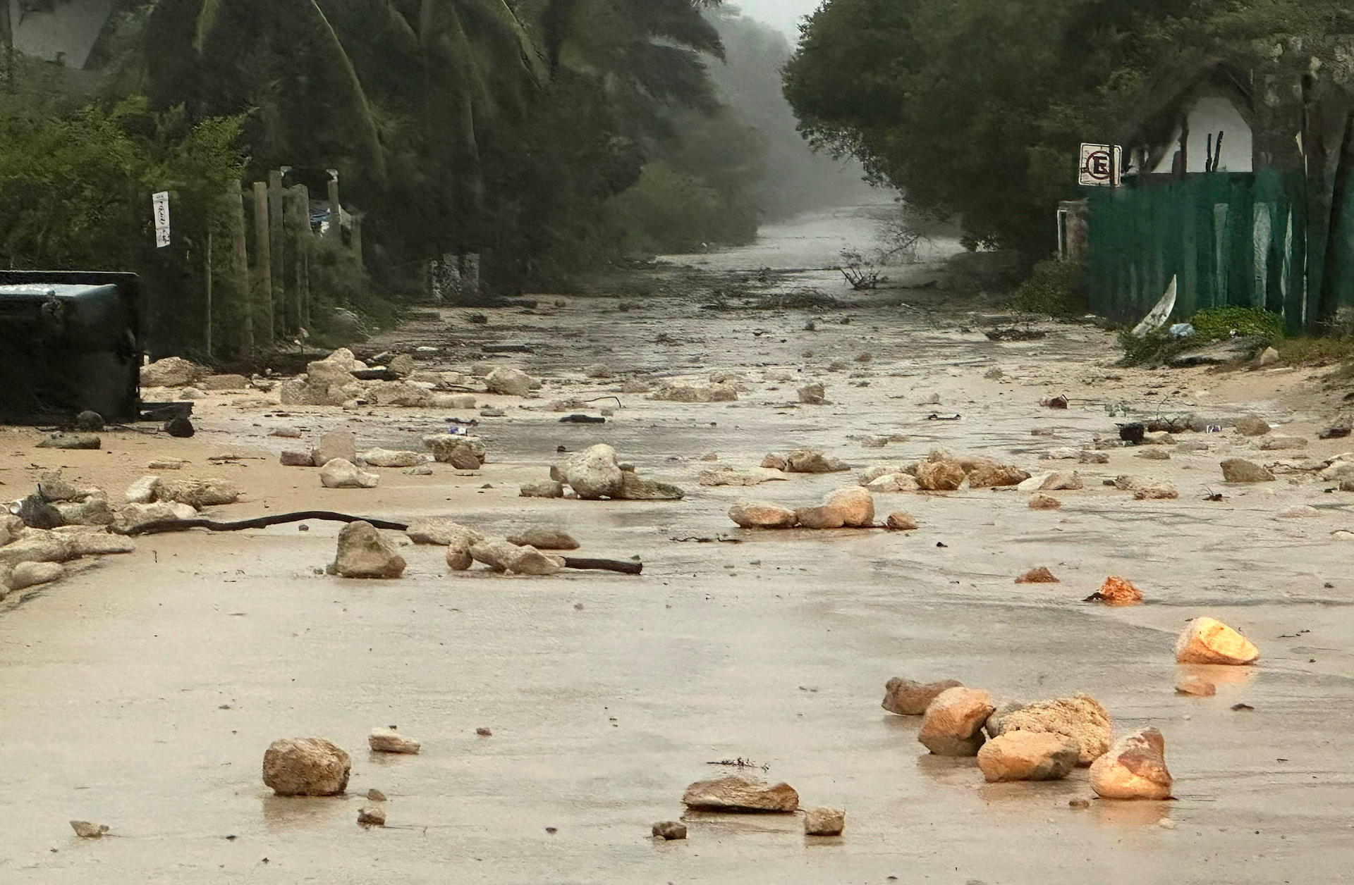 Beryl provoca daños, pero ni heridos, ni fallecidos, tras tocar tierra en México