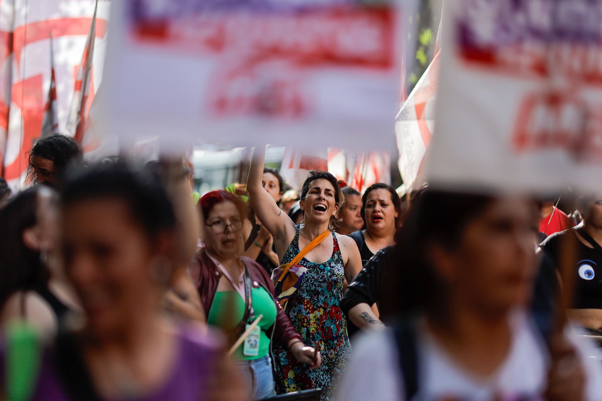 Mujeres alzan la voz en Latinoamérica en contra de los feminicidios y violencia de género