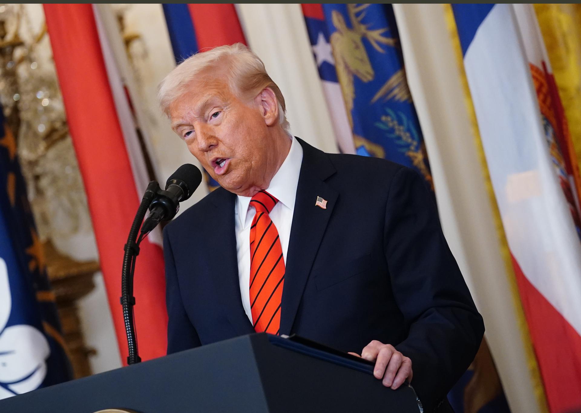 Donald Trump firma una orden para desmantelar casi por completo el Departamento de Educación