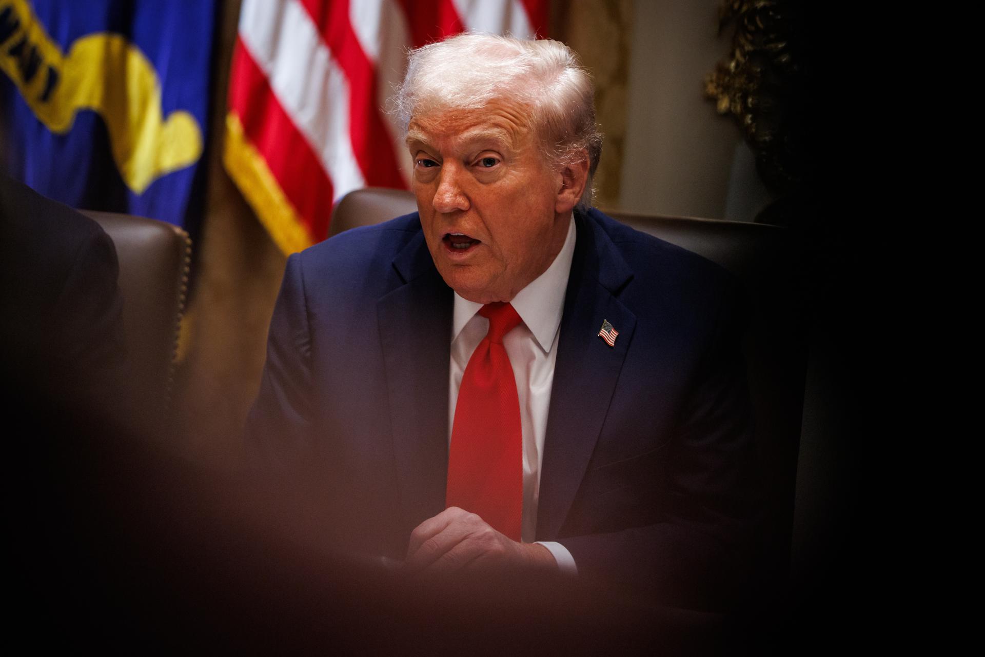 Trump dice que las narcolanchas atacadas traían «vagones cargados de drogas» a EE.UU.