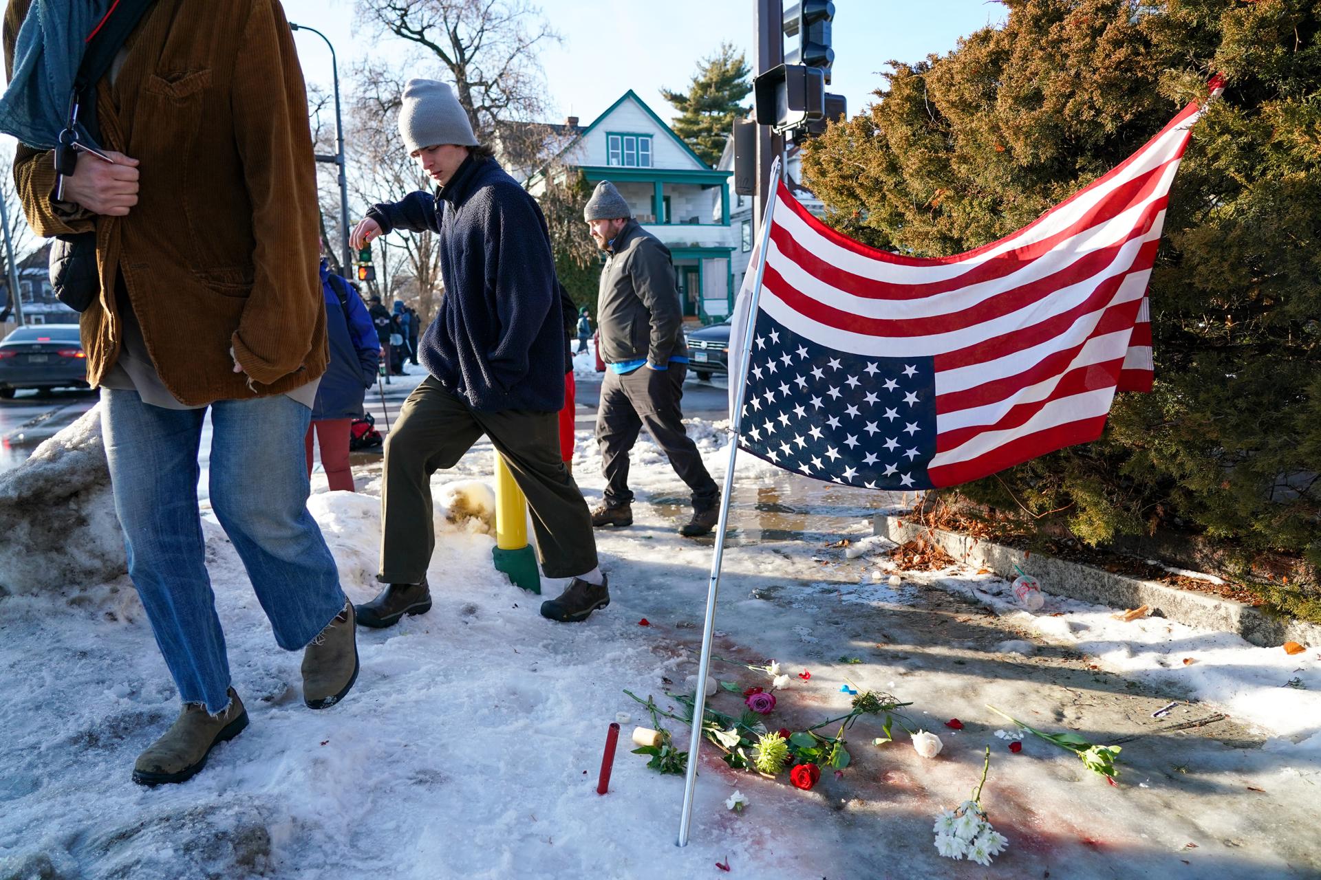 Multitud llora a mujer muerta a tiros por ICE mientras crecen tensiones con Trump