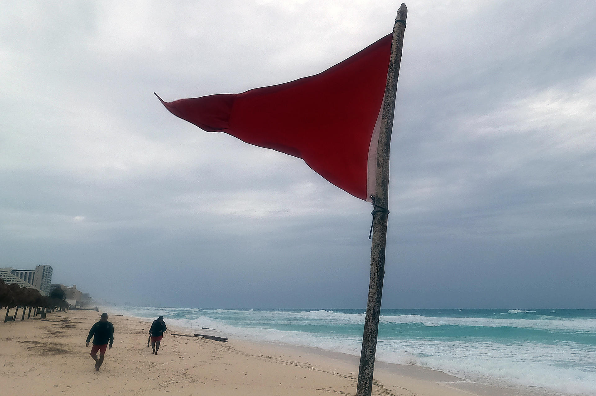 México anticipa dos impactos por el huracán Beryl en costas del sureste del país