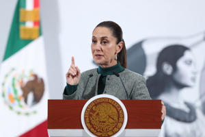 Sheinbaum critica el plan fiscal de EE.UU. por reforzar medidas contra migrantes