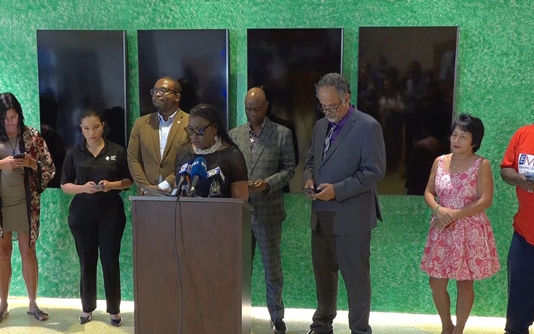 Grupos latinos y haitianos denuncian una «tragedia» por las políticas de Trump y Florida