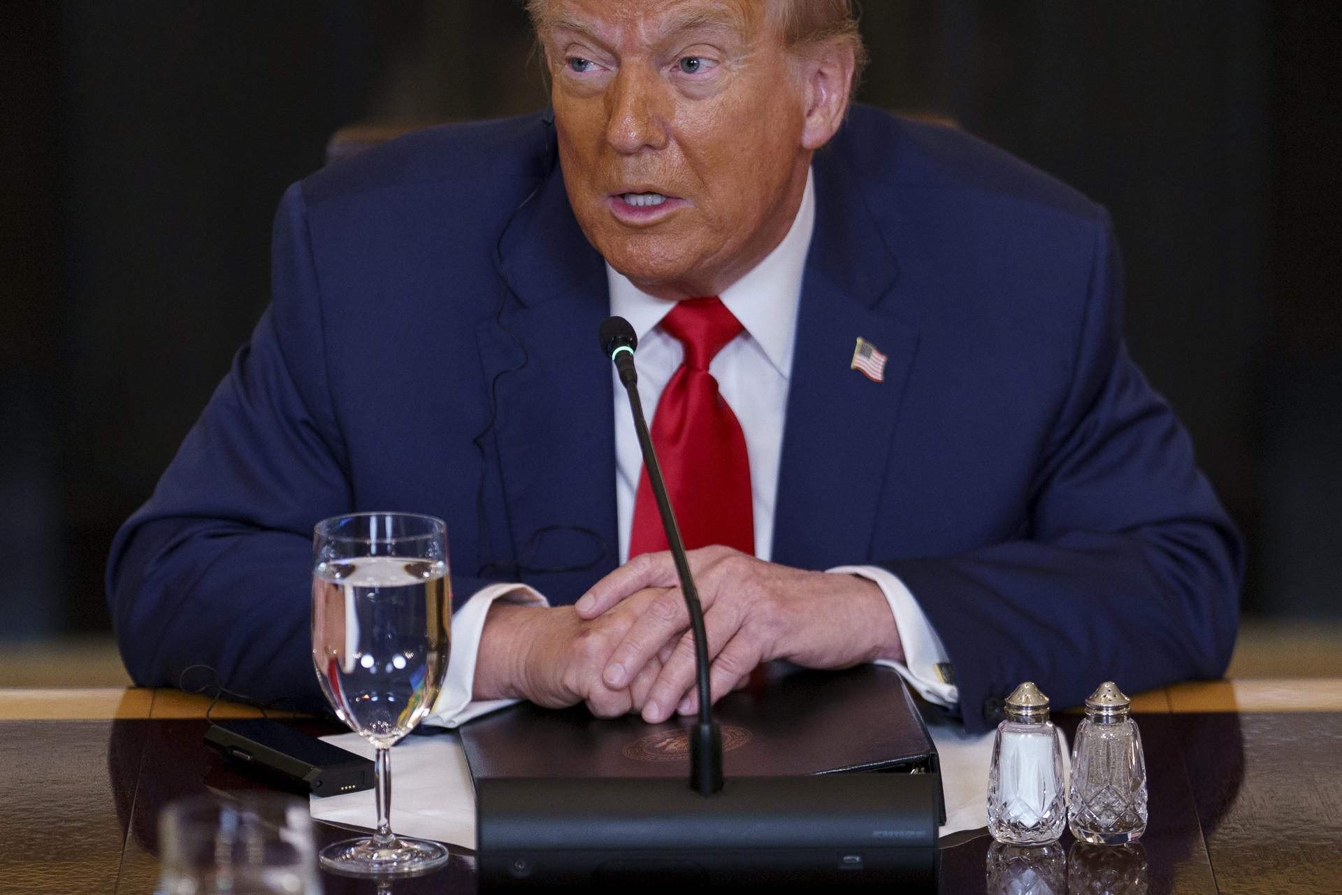 Trump anuncia un arancel del 50 % a Brasil en represalia por el juicio a Jair Bolsonaro
