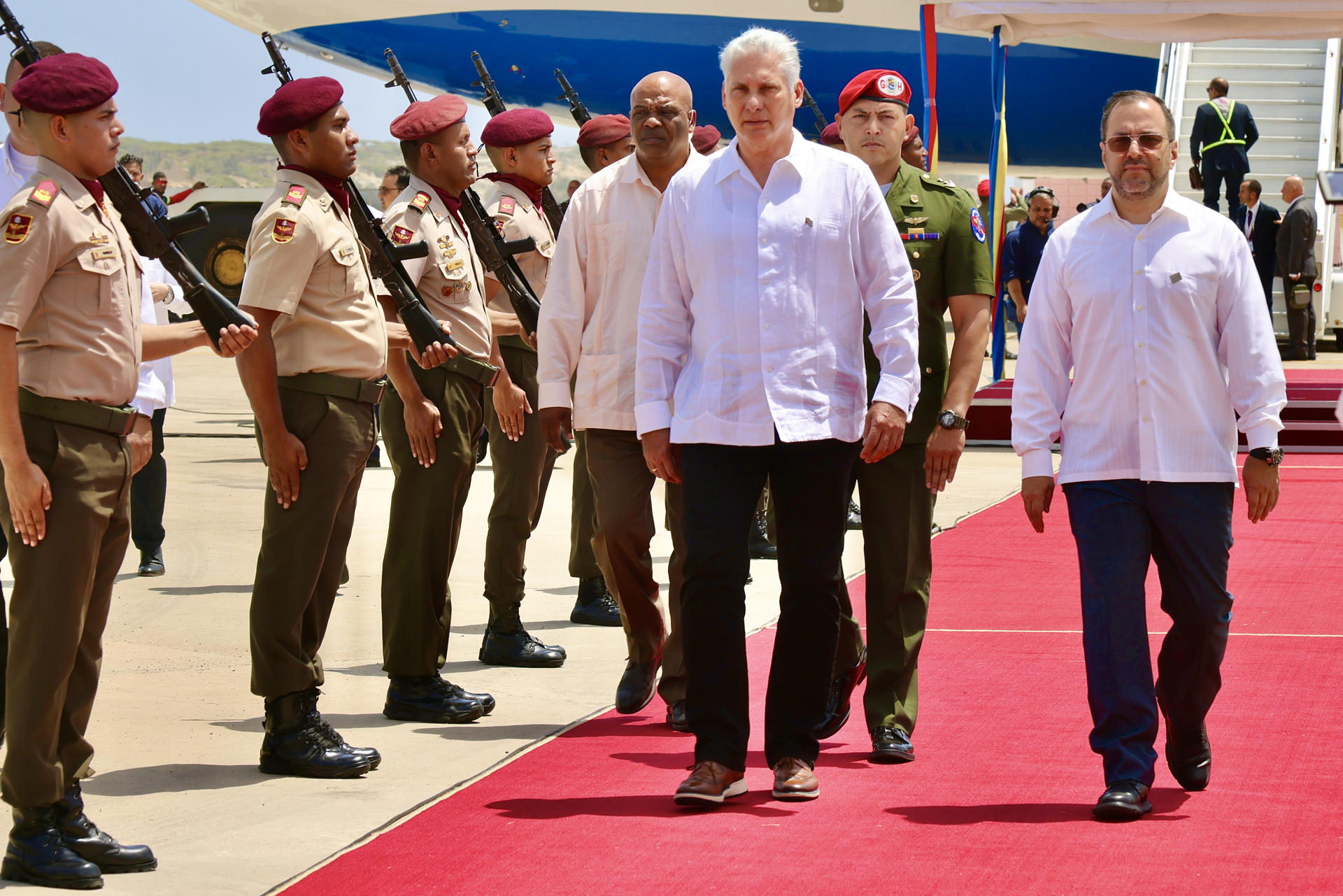 El dictador de Cuba, Miguel Díaz-Canel, llega a Venezuela para una cumbre de la ALBA