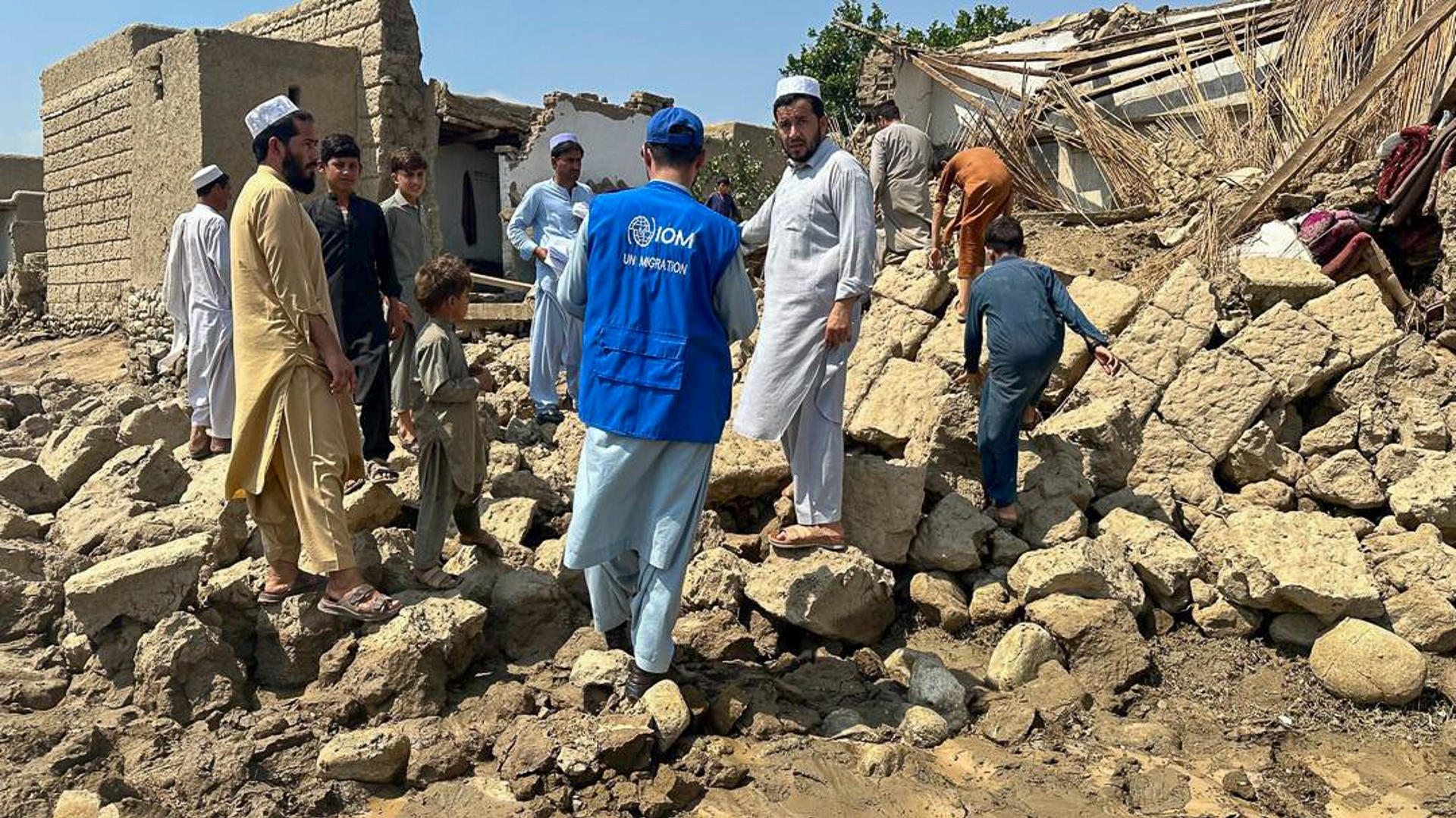 Un terremoto de magnitud 6,0 mata a más de 800 personas en Afganistán