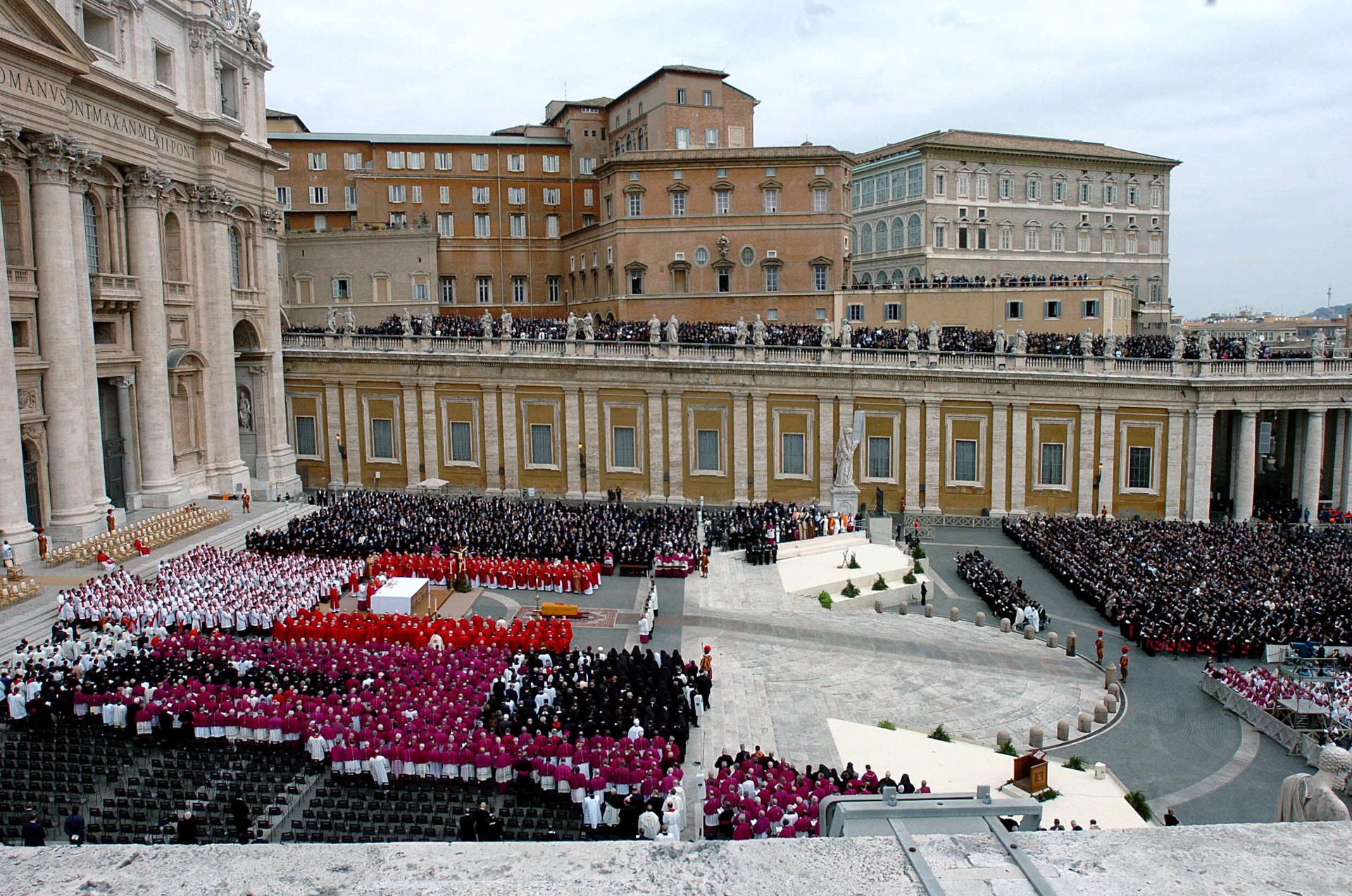 El funeral del papa debe celebrarse antes del domingo y hoy se sellará su apartamento
