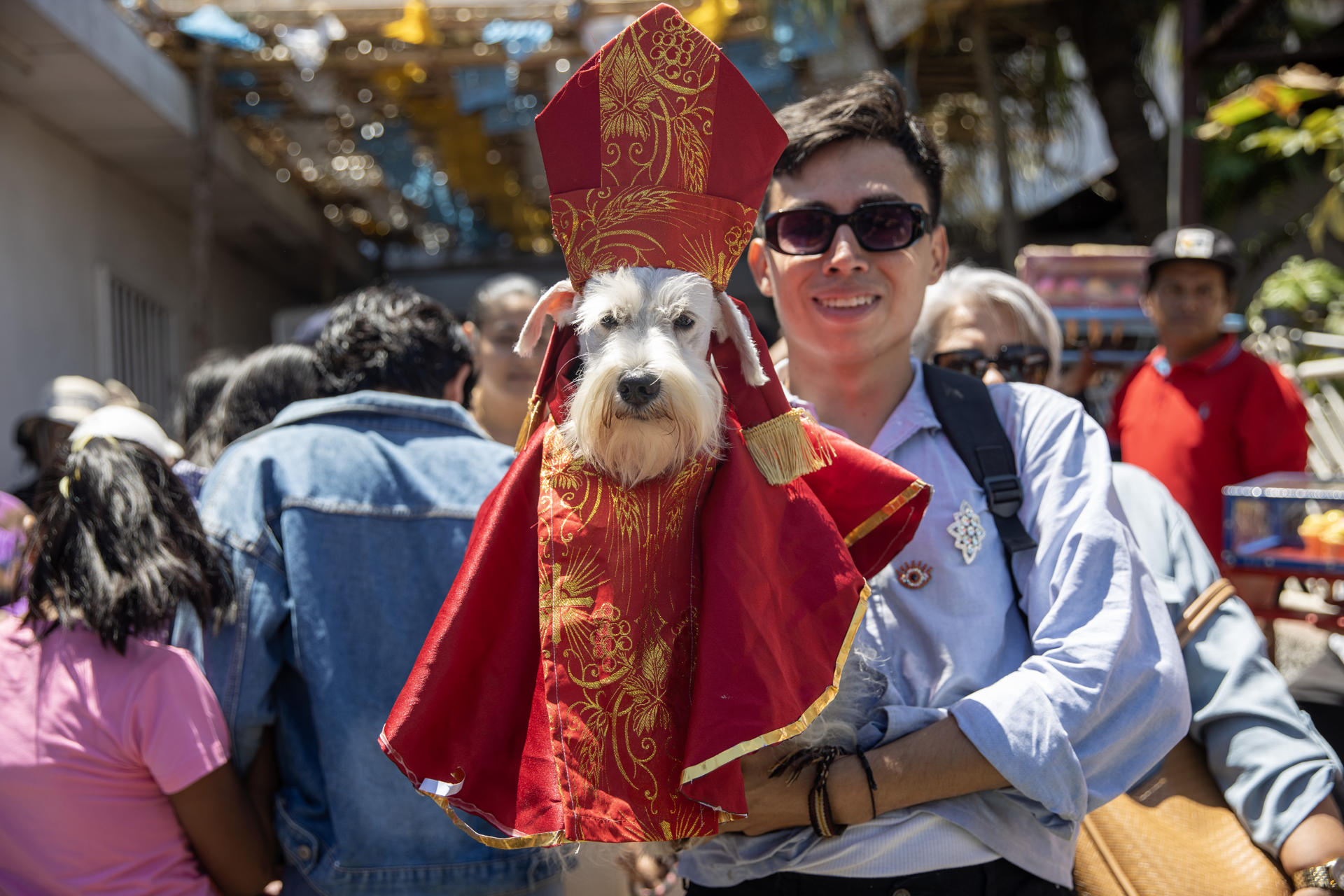 Feligreses presentan a sus mascotas a San Lázaro en Masaya para pedir por su salud