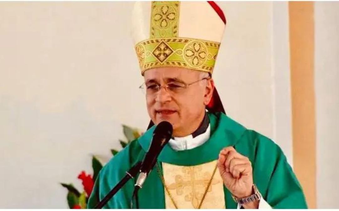 Monseñor Báez critica a los populistas que se autoproclaman la voz de los pobres y compran sumisión