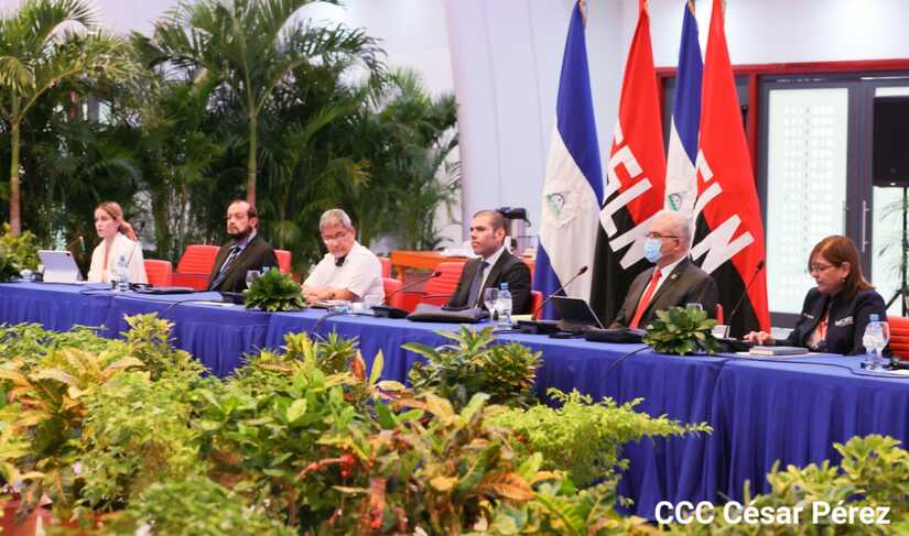 Ortega recibe a viceprimer ministro ruso en Managua