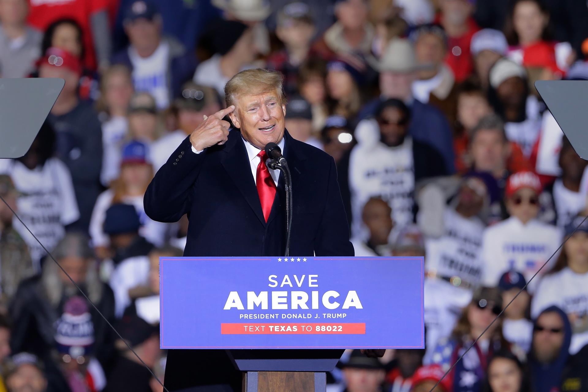 Trump lanza su propia red social, «Truth Social», para competir con Twitter