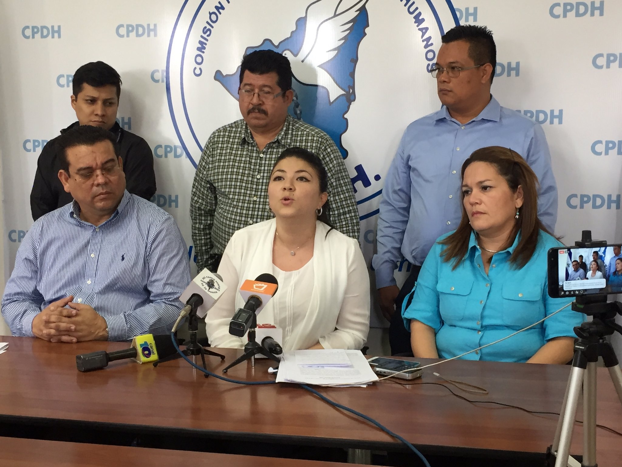 Intimidan y bloquean a defensores de presos políticos, denuncia la CPDH