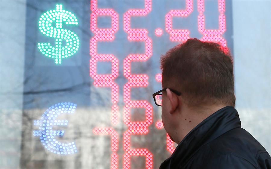 La Bolsa rusa reanuda sus operaciones con una caída del 45,2%