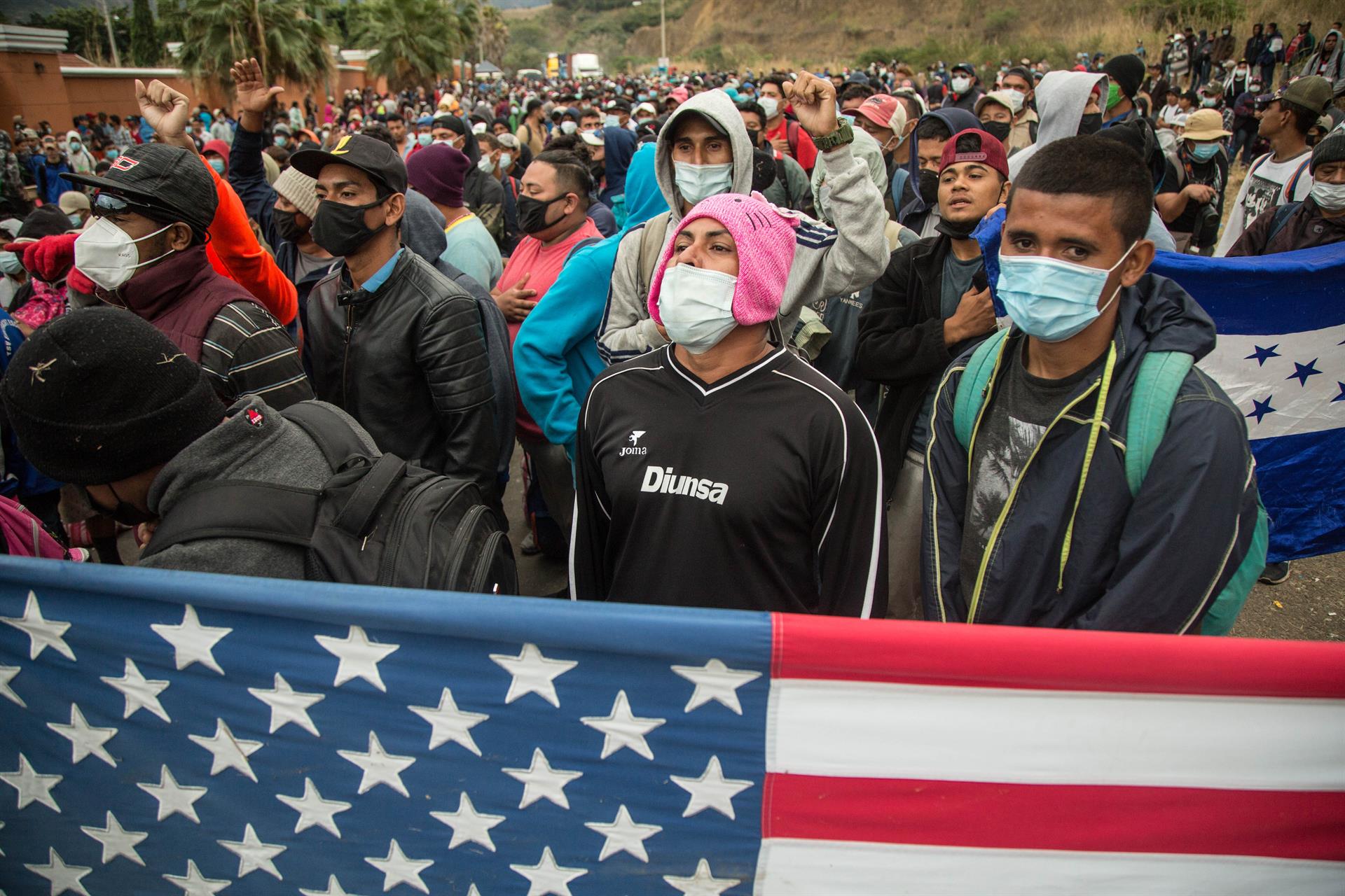 Las autoridades migratorias de Guatemala impiden el paso a una caravana de hondureños