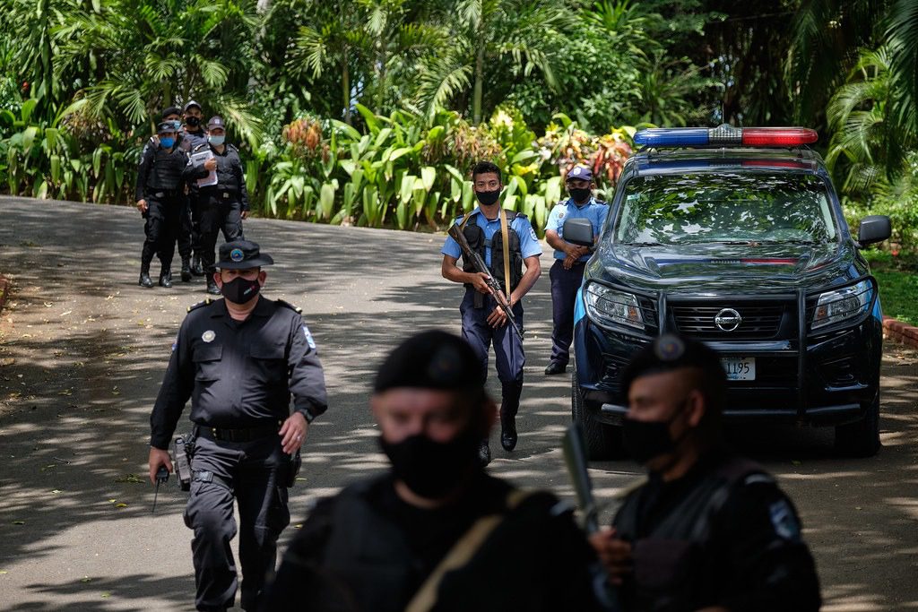 Redadas violentas contra opositores en varios departamentos: irrumpen en casas, se llevan equipos y arrestan sin orden judicial
