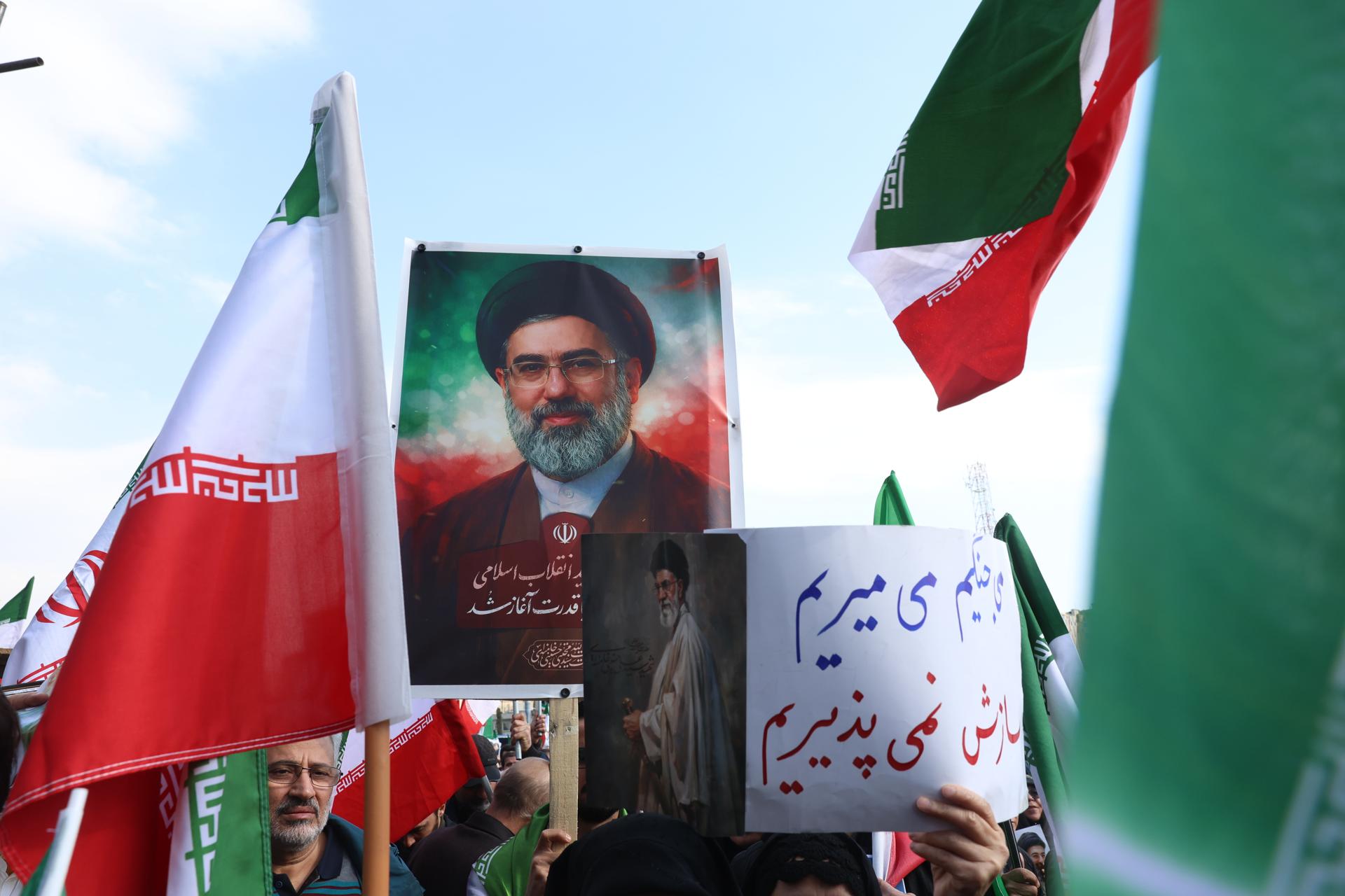 Jameneí asegura en un mensaje que un Irán unido vencerá al enemigo