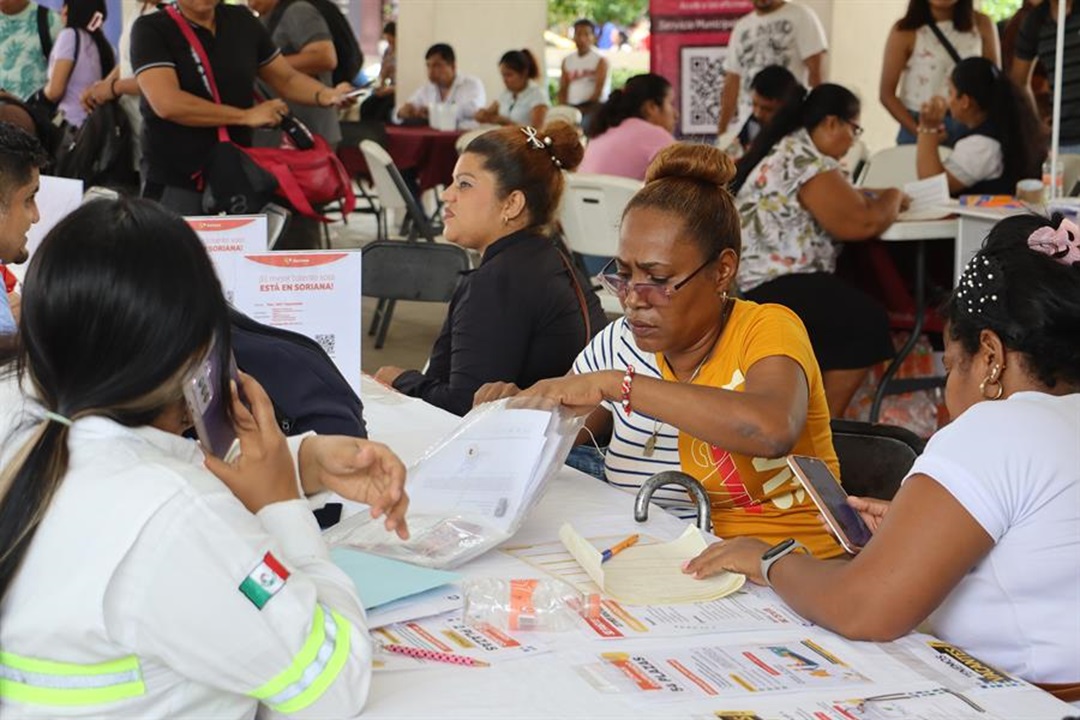 Las solicitudes de asilo caen más del 40% en México, pero los migrantes siguen varados