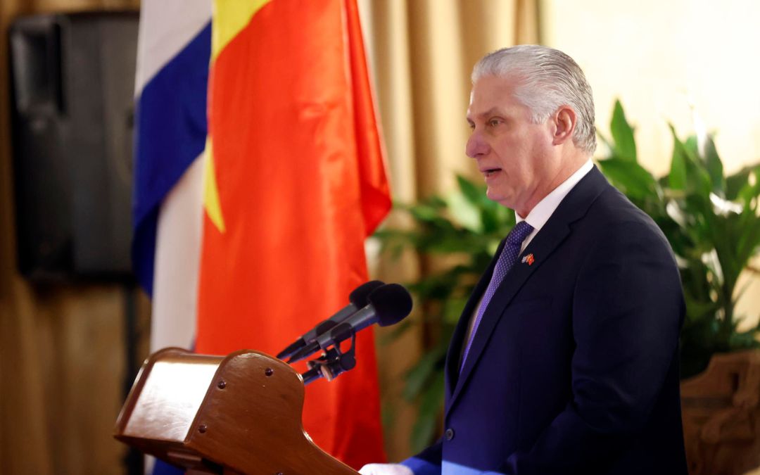 Díaz-Canel aterriza en Caracas para la toma de posesión de la Presidencia