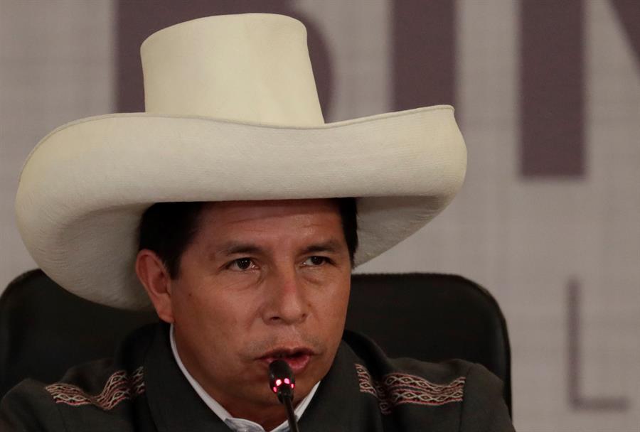 El Congreso de Perú acepta que Castillo acuda este martes al pleno ante posible destitución