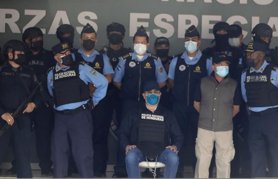 Un juez autoriza la extradición del expresidente hondureño a EE.UU.