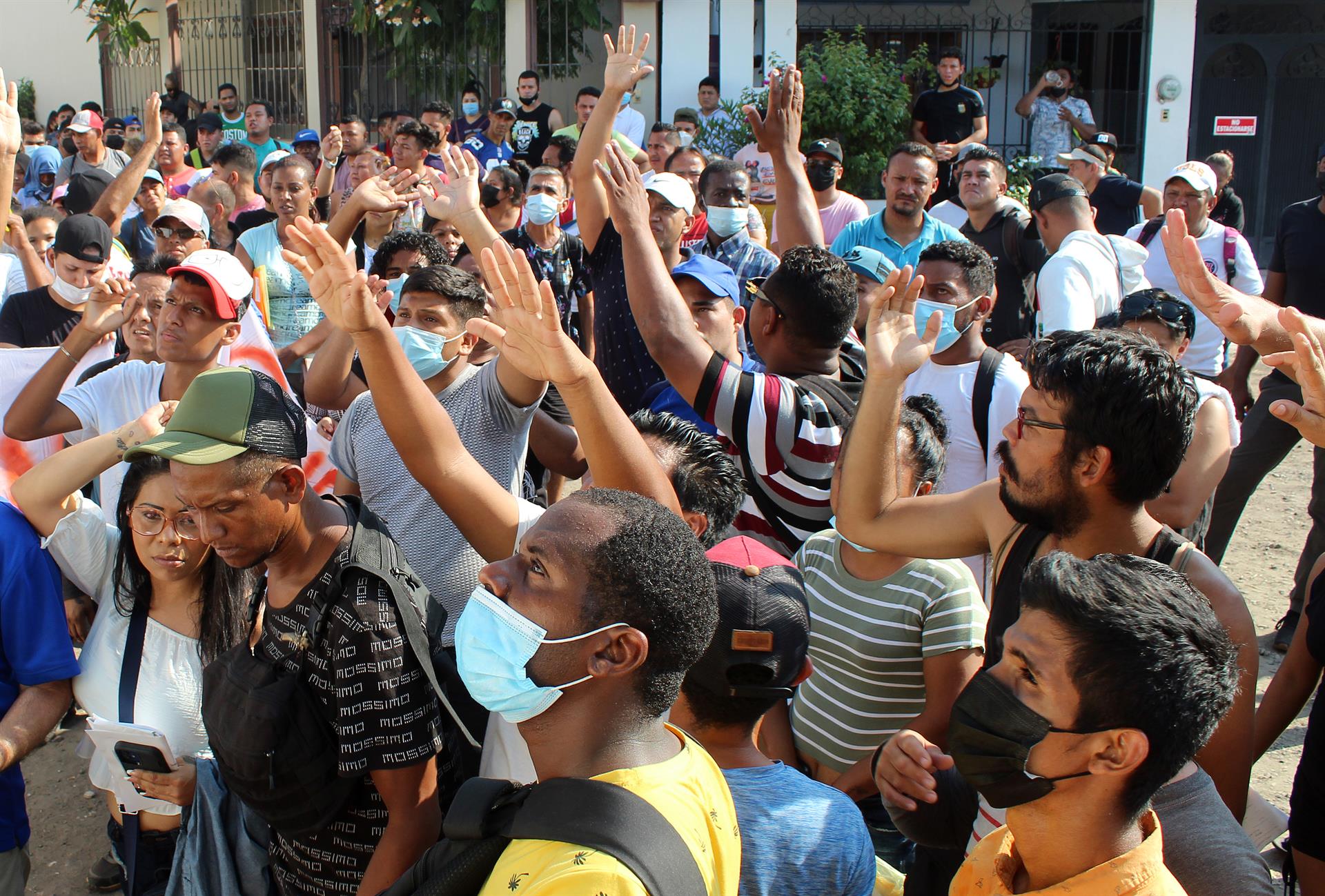 Migrantes desesperados por salir de México: «Queremos visa ya», exigen en protesta