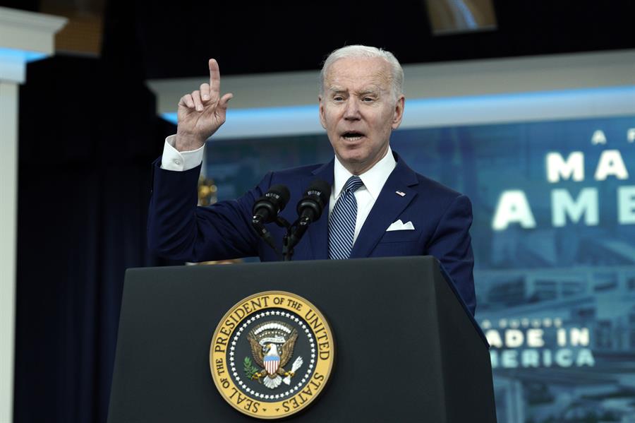 Piden a Biden revocar la política que permite la deportación rápida de inmigrantes