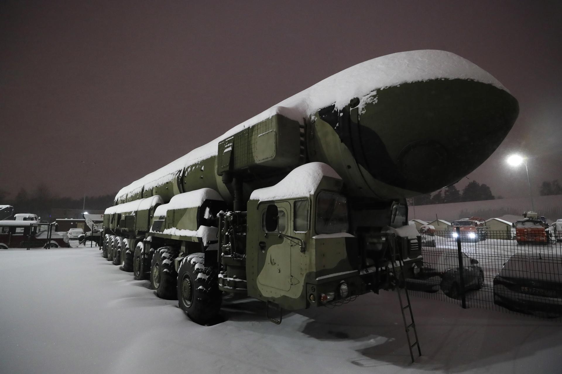 Ucrania apela a la OTAN por el misil de Rusia, que saca pecho por su exhibición de fuerza