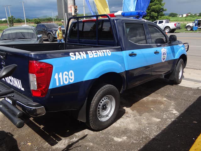 La Policía Orteguista detiene con violencia el vehículo en el que se movilizaba monseñor Álvarez