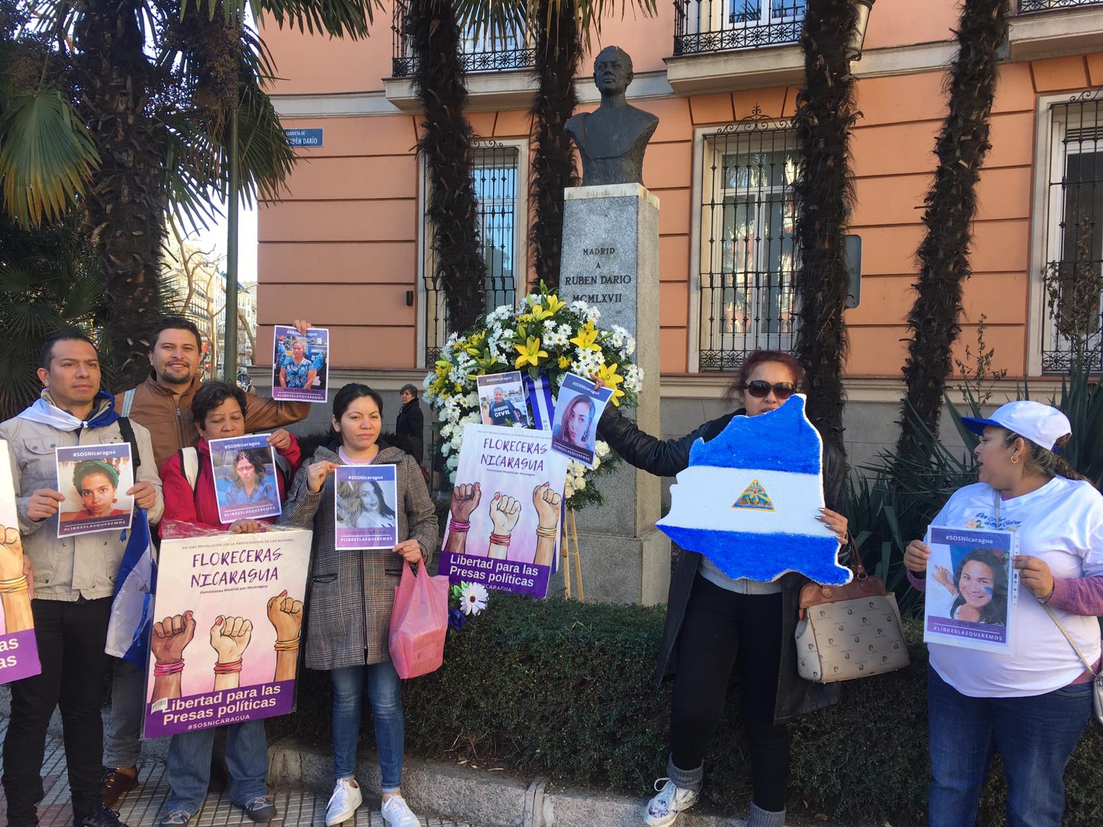 Nicas en España protestan durante acto en honor a Rubén Darío y embajador se retira