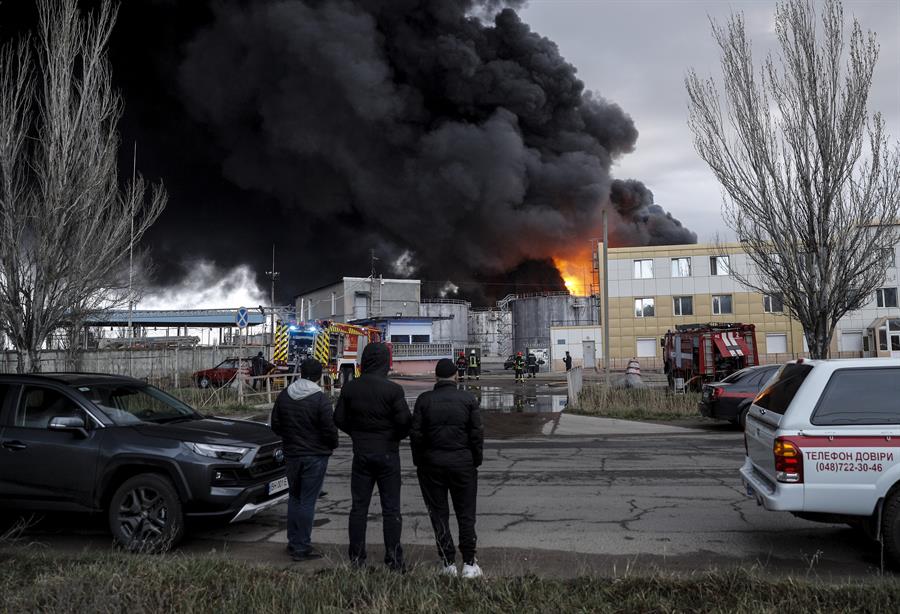 Ucrania confirma la destrucción de su mayor refinería por el ejército ruso