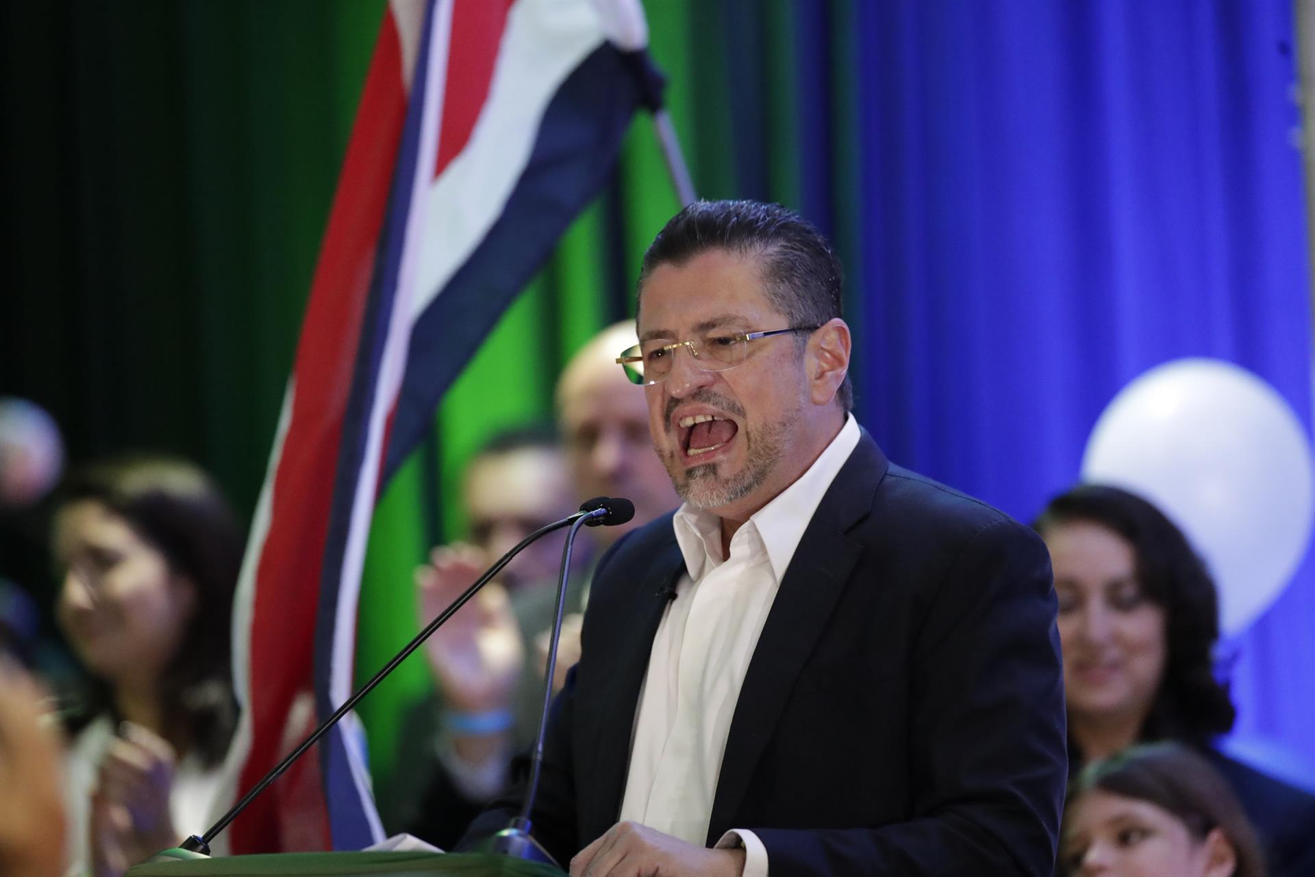 Rodrigo Chaves, el polémico economista que será presidente de Costa Rica