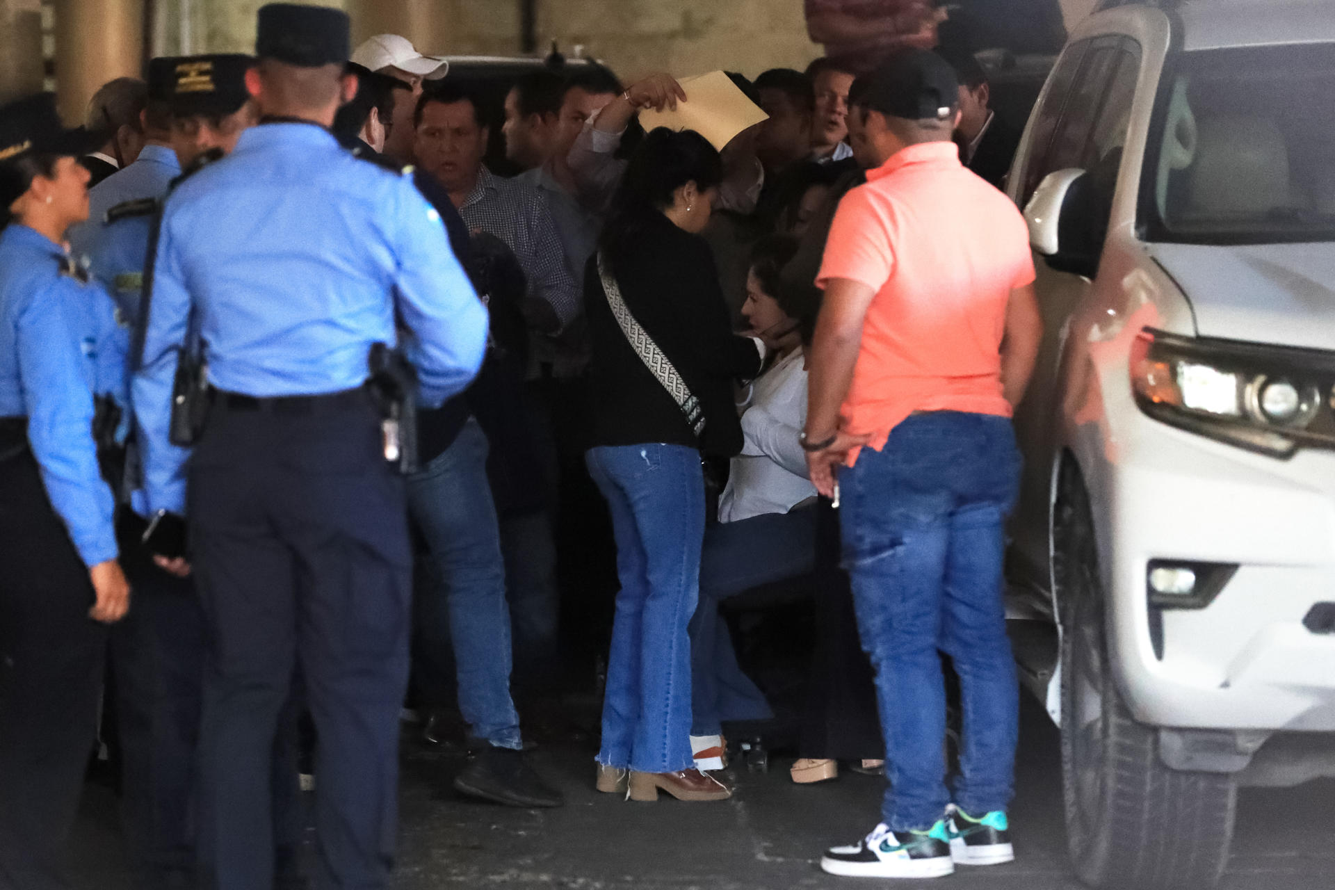 Lanzan artefacto explosivo contra una diputada opositora del Parlamento de Honduras