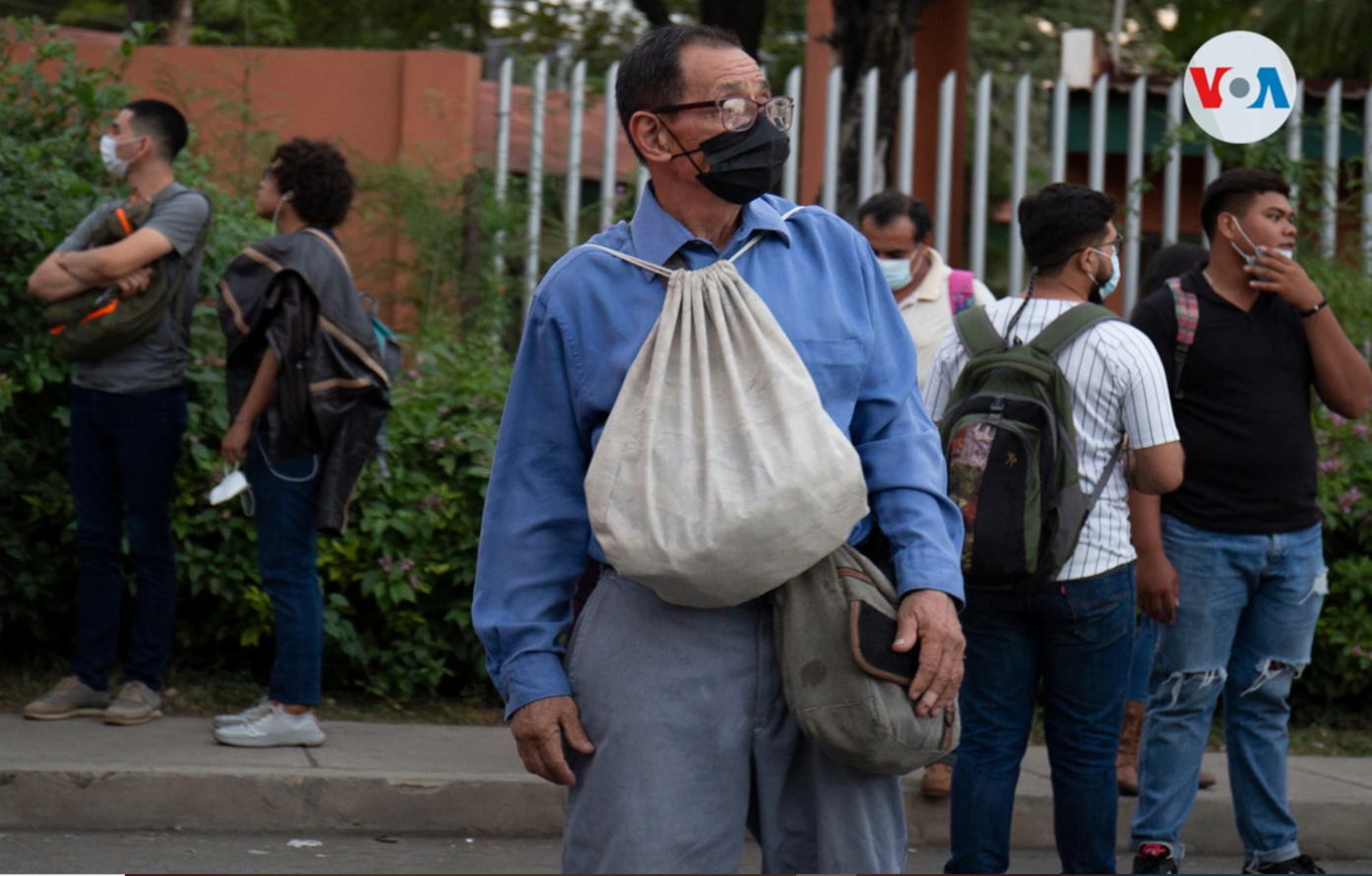 Alza en envío de remesas de nicaragüenses refleja migración y «fuga de cerebros»