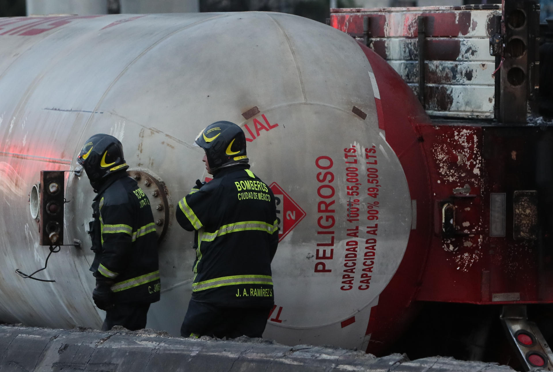 Asciende a 17 la cifra de muertes por la explosión de un camión de gas en Ciudad de México